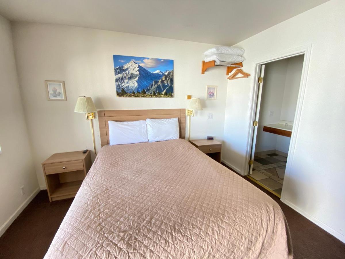Bristlecone Motel Big Pine Exterior foto